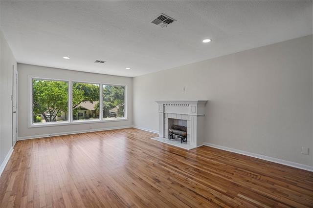 2541 Walsh Ct - Photo 3 of 31
