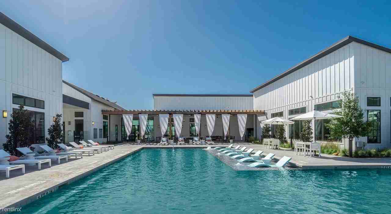 3200 Kyle Xing - Photo 3 of 14