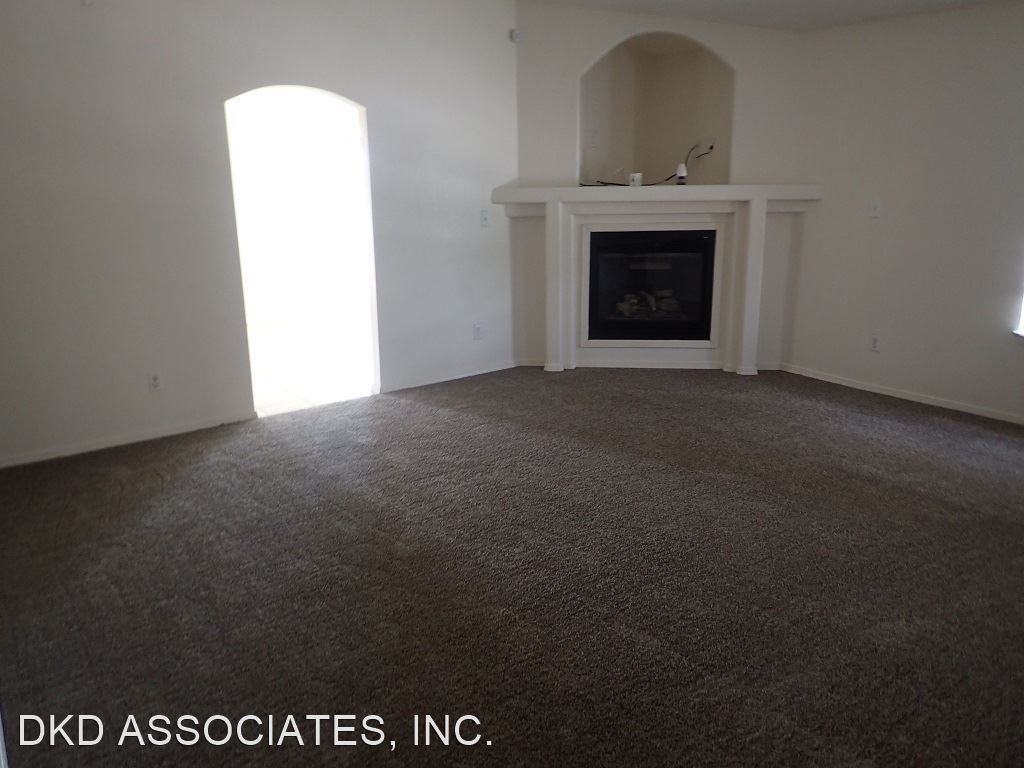 3661 Tierra Zafiro Dr - Photo 3 of 16