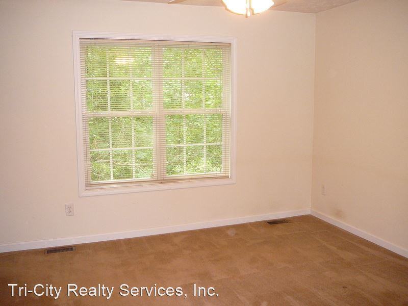 265 Oak St - Photo 3 of 6