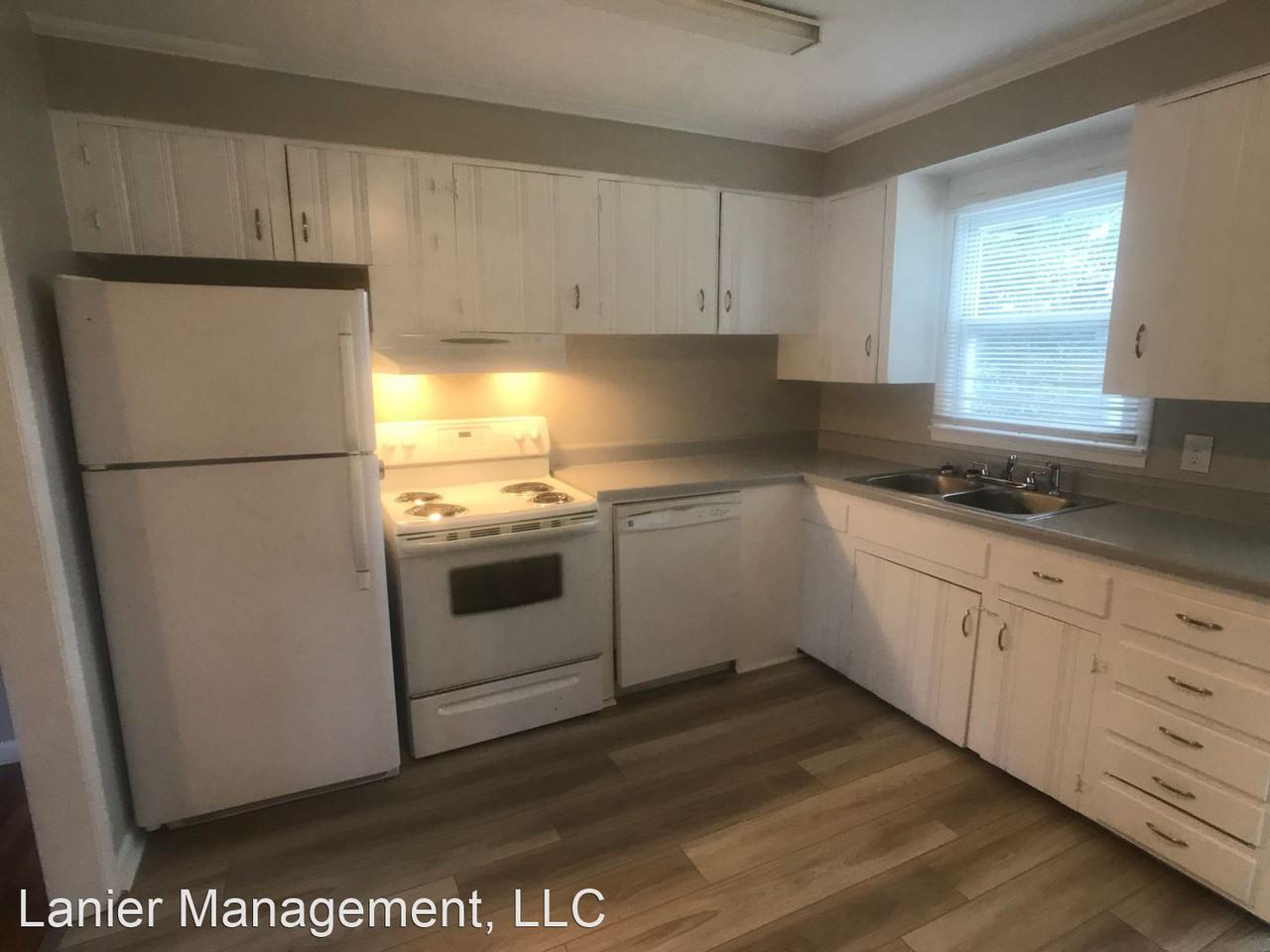 325 Manor Dr - Photo 2 of 14