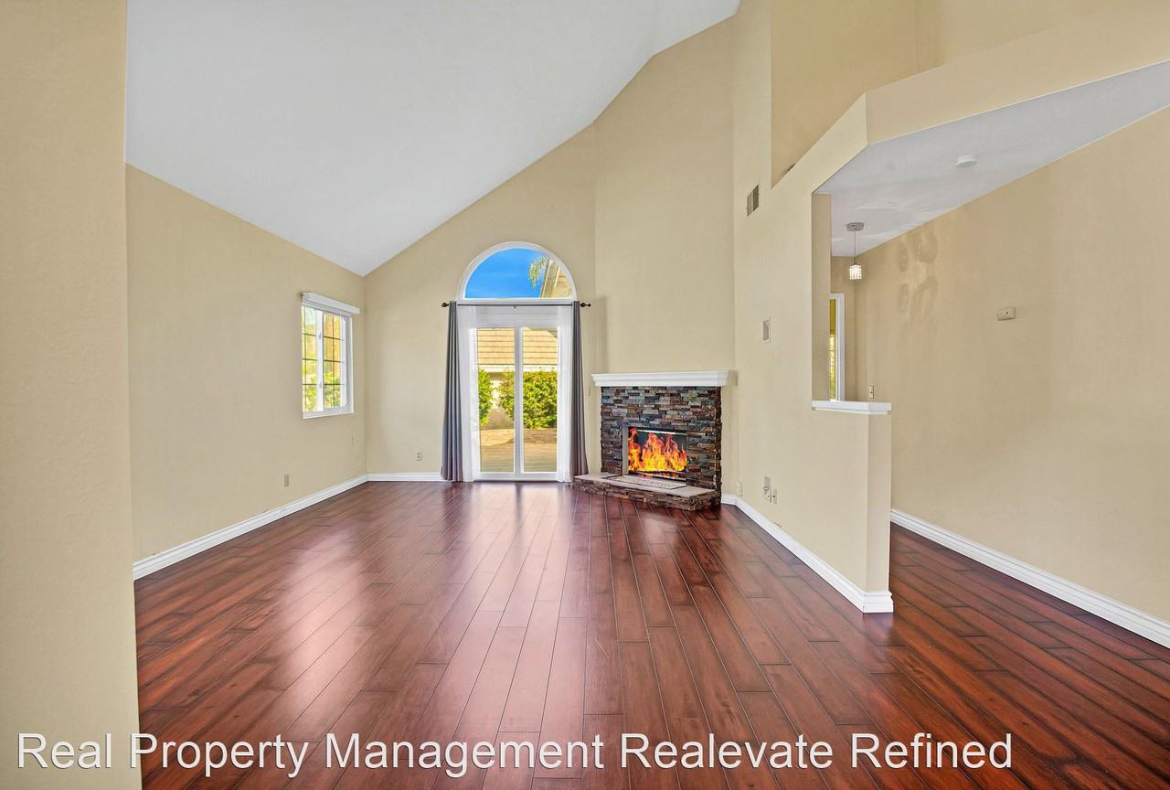 10682 Rancho Carmel Dr - Photo 3 of 46