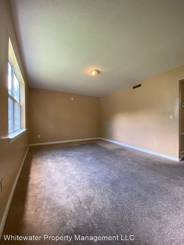 7808 Holiday Hills Circle - Photo 3 of 17