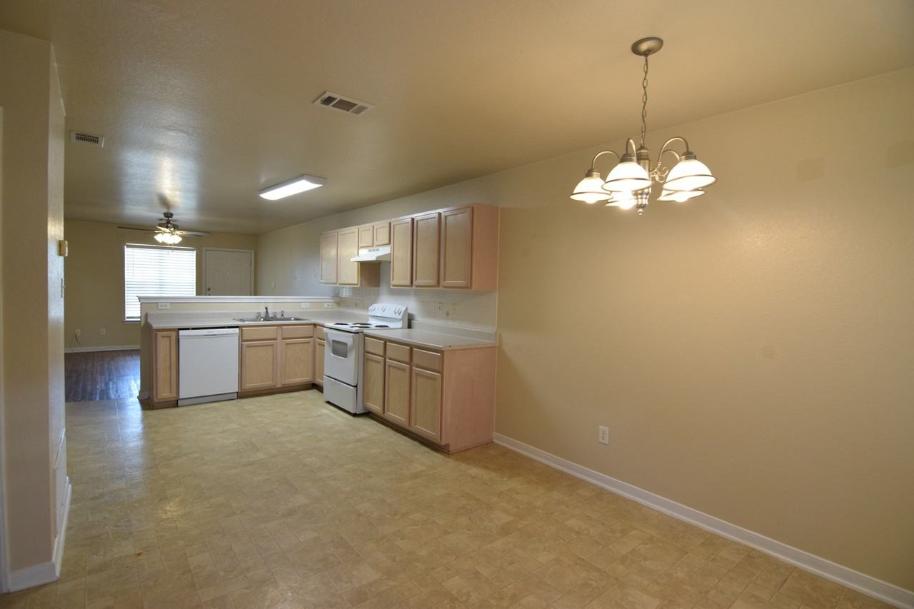 423 Brittney Way - Photo 2 of 13