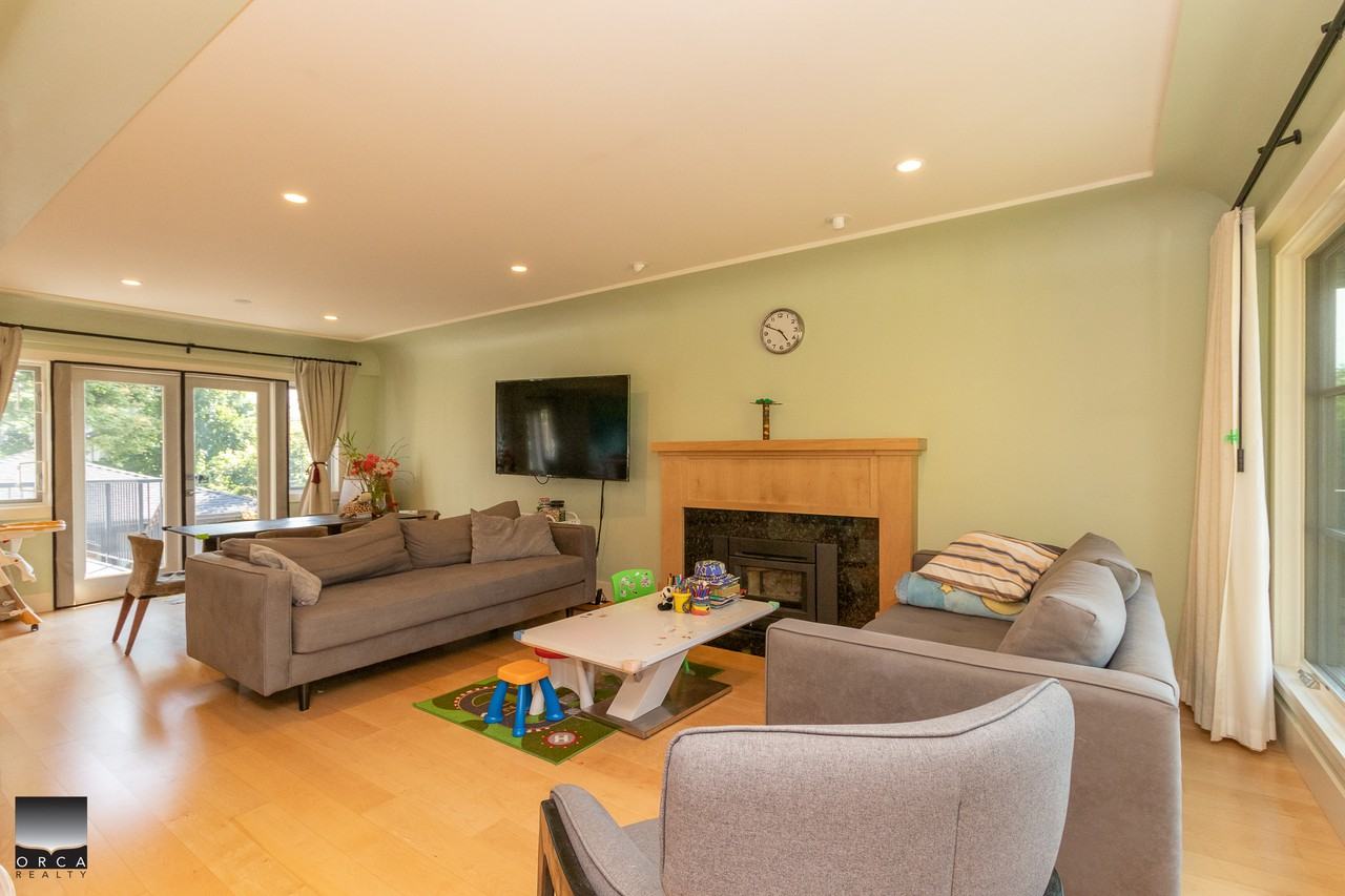 2290 Jefferson Ave - Photo 3 of 24