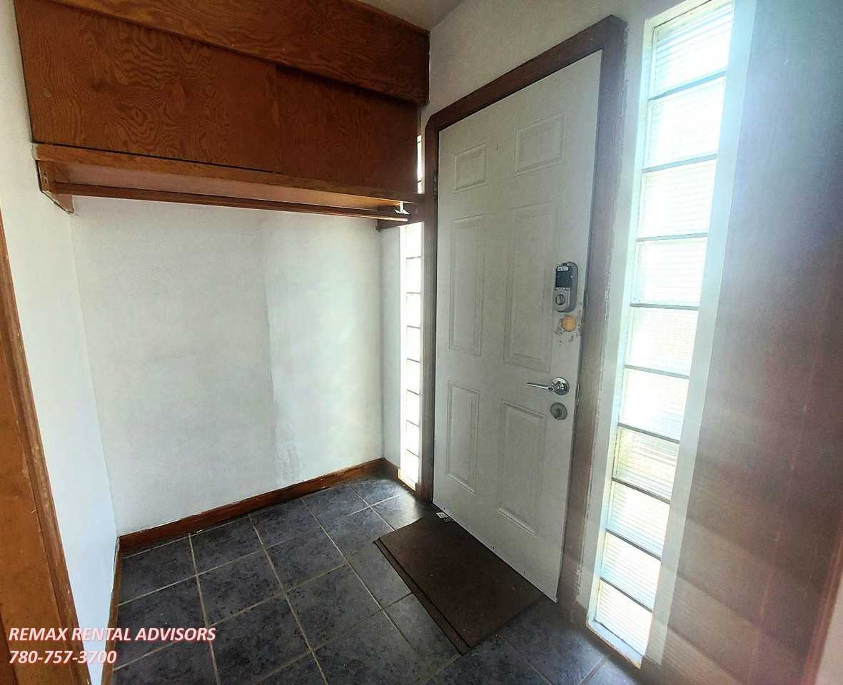 11240 102 St Nw - Photo 2 of 20