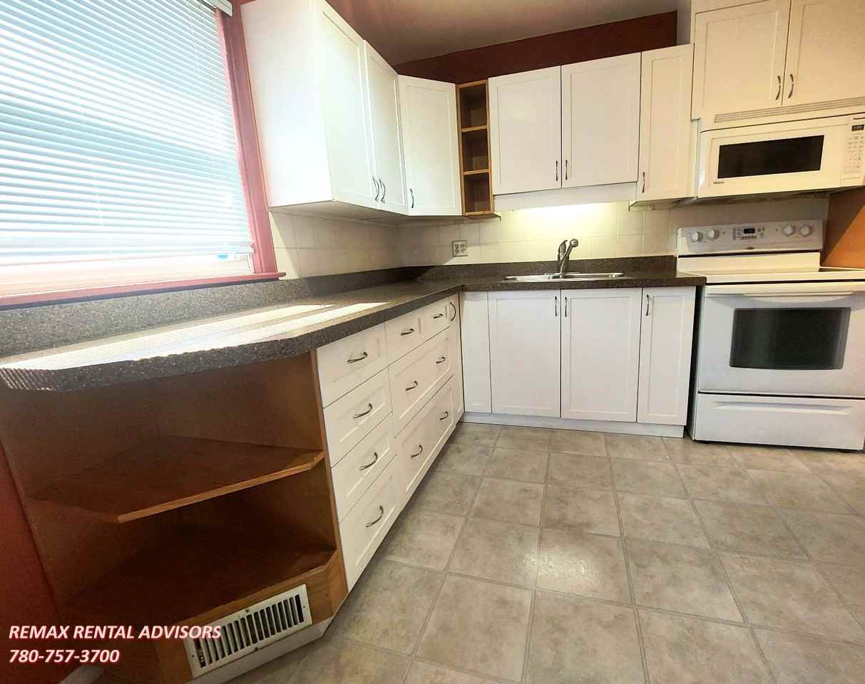 4809 114 Ave Nw - Photo 2 of 19