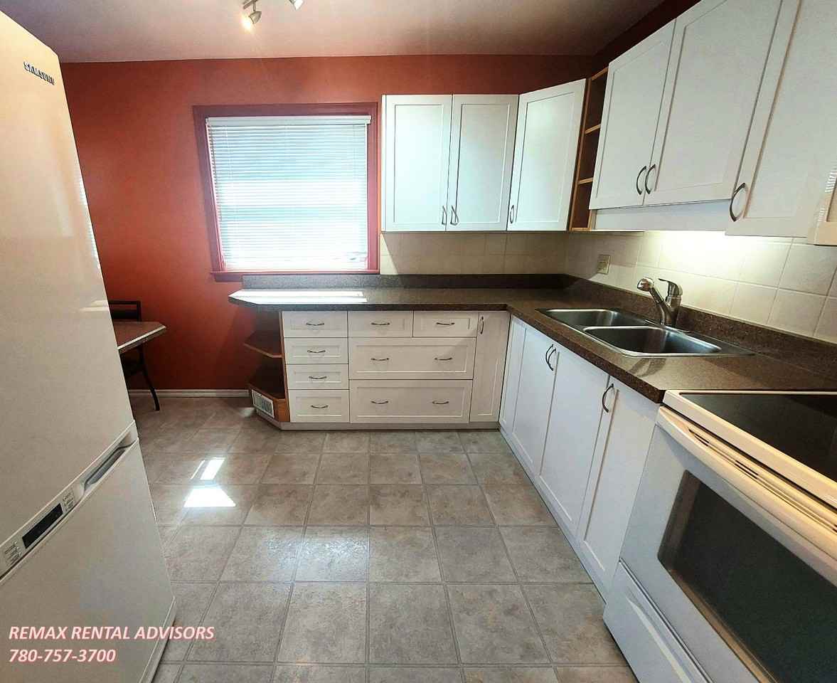 4809 114 Ave Nw - Photo 3 of 19