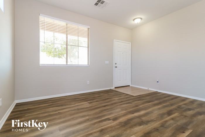 8426 W Gross Ave - Photo 3 of 15