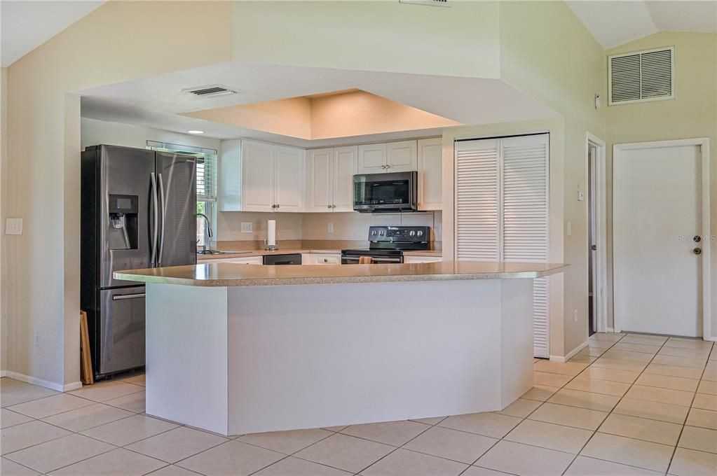 305 Southwest 29th Street - Photo 3 of 16