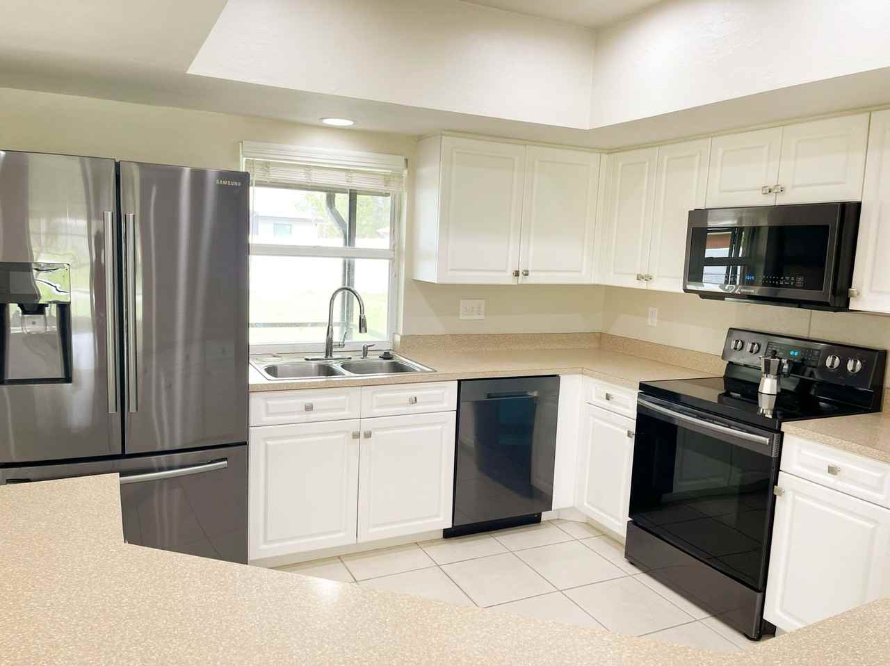 305 Southwest 29th Street - Photo 4 of 16