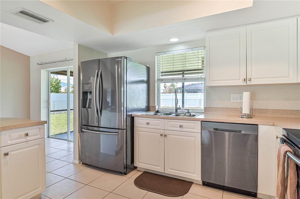305 Southwest 29th Street - Photo 5 of 16