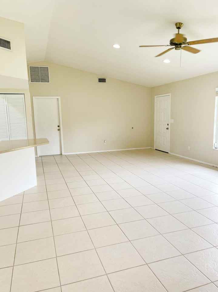 305 Southwest 29th Street - Photo 6 of 16