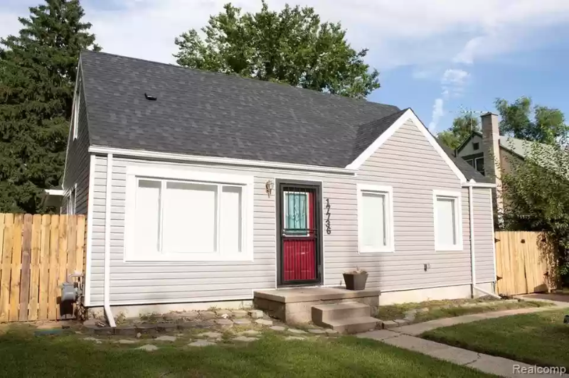 17736 Winston St - Photo 2 of 5