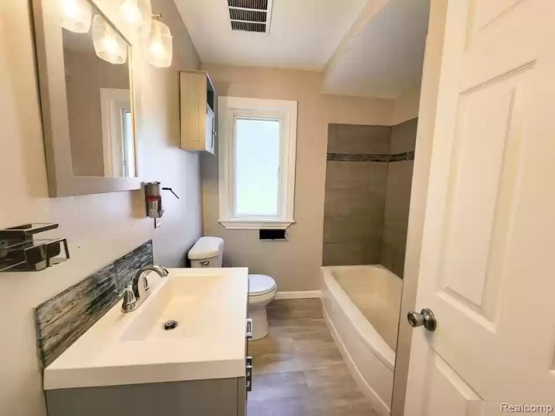 17736 Winston St - Photo 3 of 5