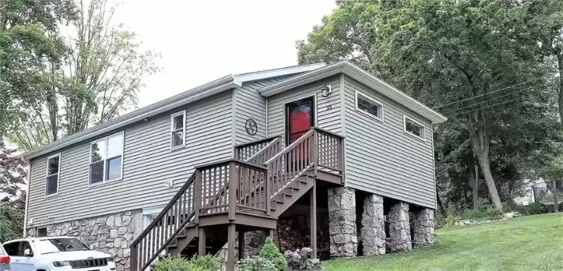 33 Ticonderoga Rd - Photo 2 of 5
