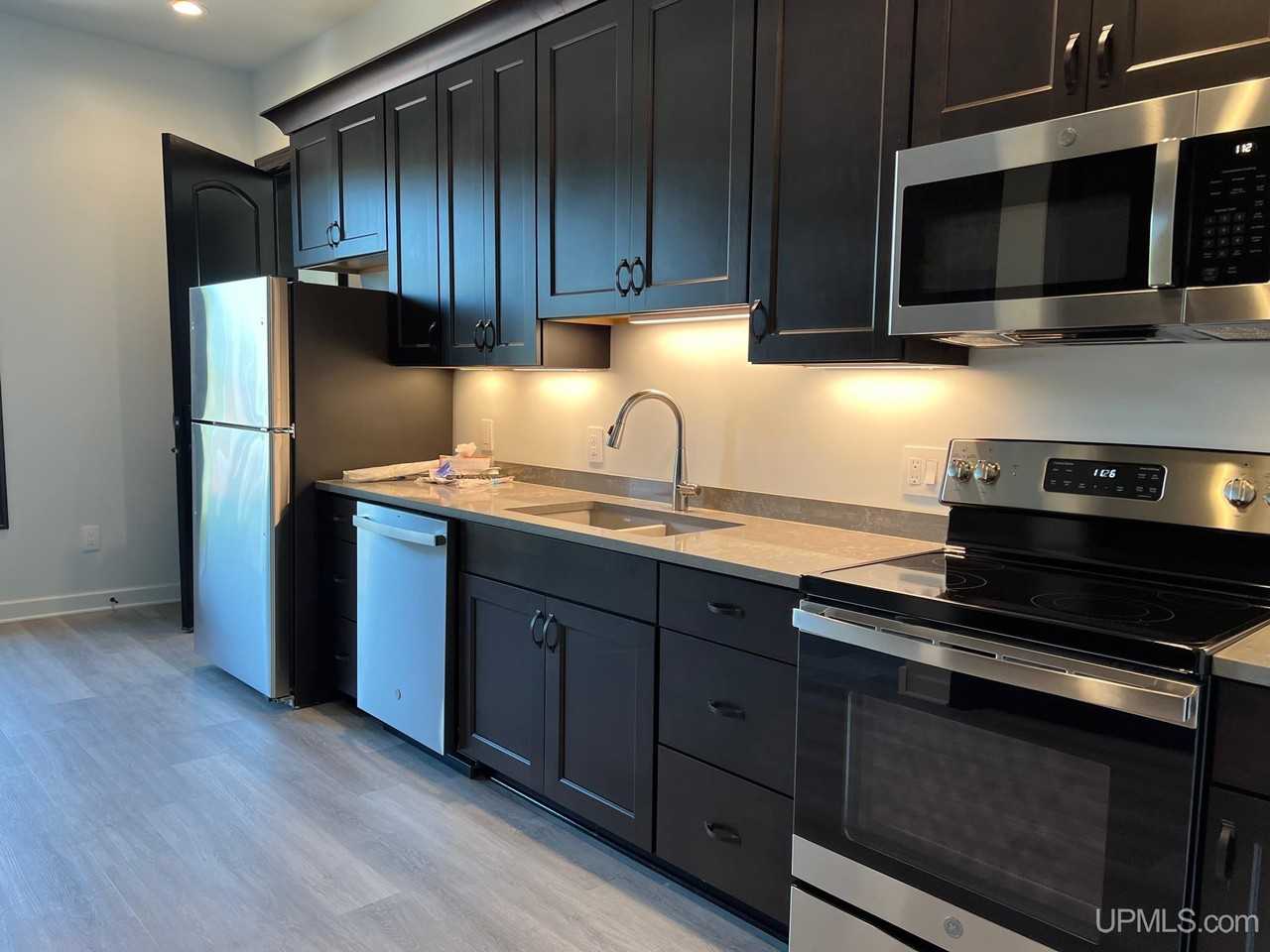 414 Shelden Ave, Houghton, MI 49931 2 Bedroom Apartment for 2,000