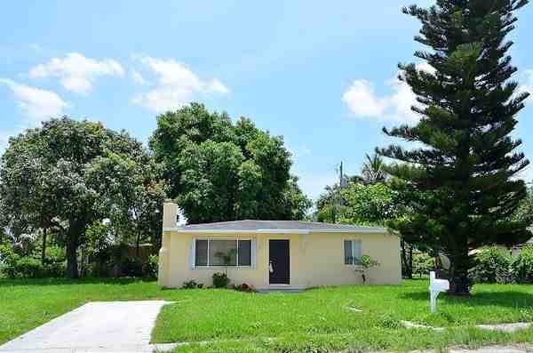 2000 West Dr - Photo 2 of 23