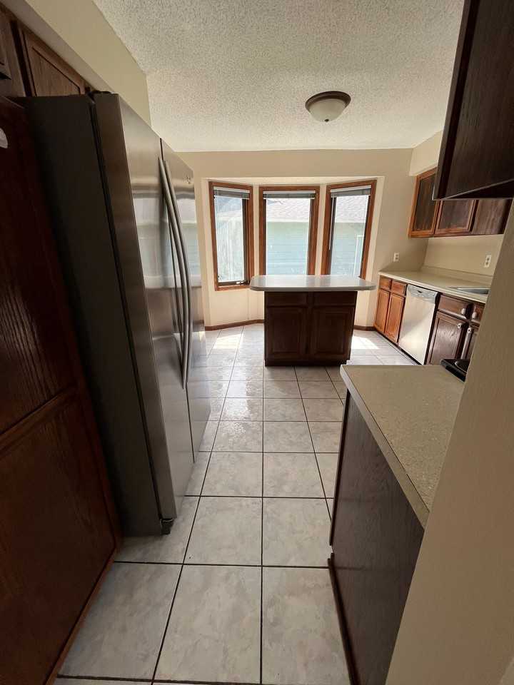 332 Oakwood Drive - Photo 3 of 15