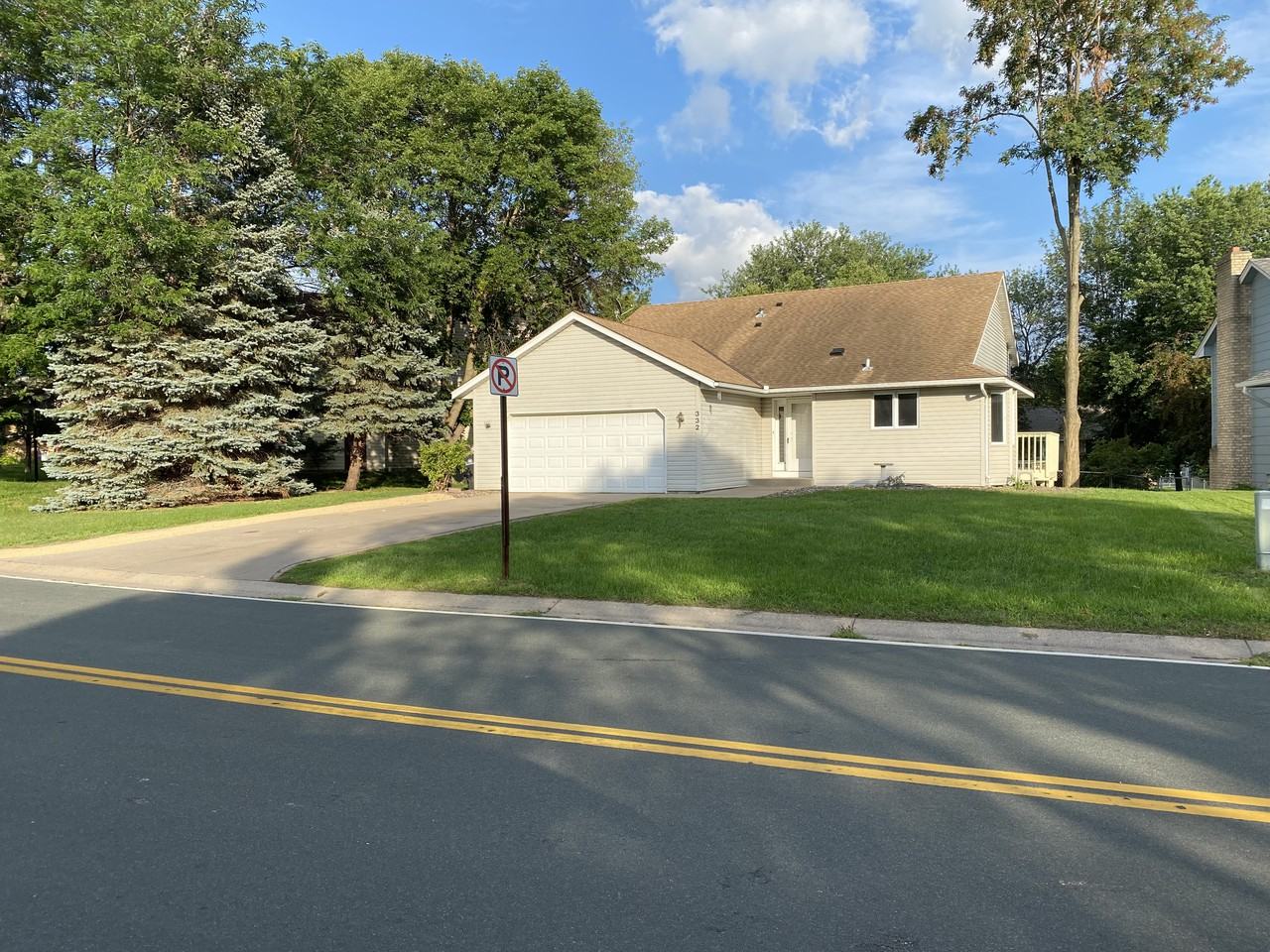 332 Oakwood Drive - Photo 2 of 15