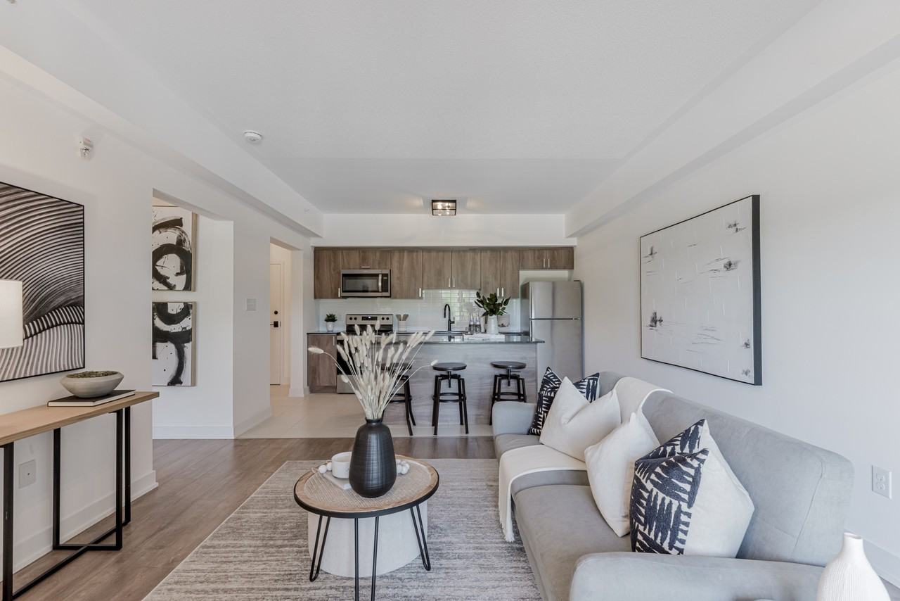 Mapleview Dr E & Yonge St #107 - Photo 6 of 21