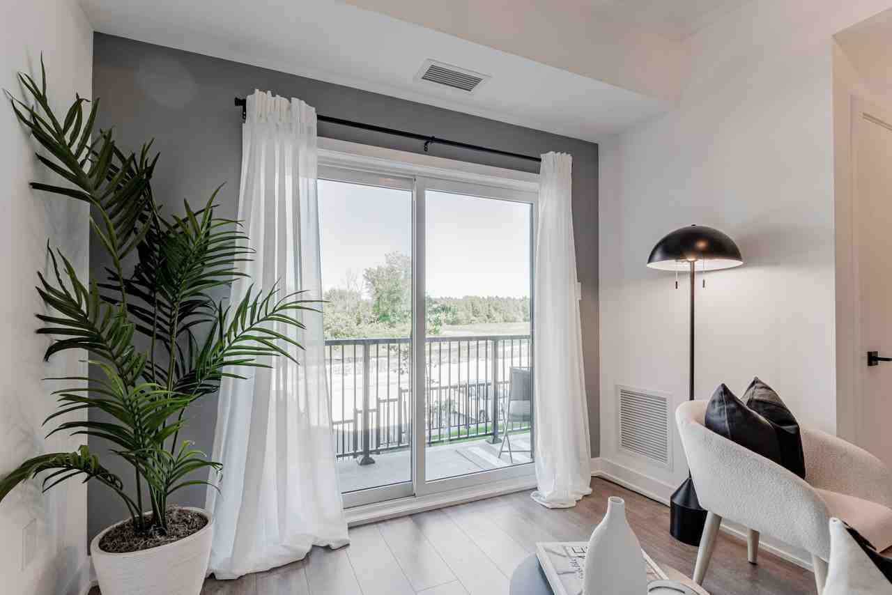 Mapleview Dr E & Yonge St #107 - Photo 5 of 21