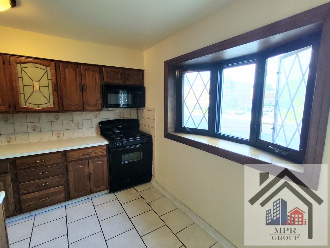 4330 East Tremont Avenue - Photo 3 of 19