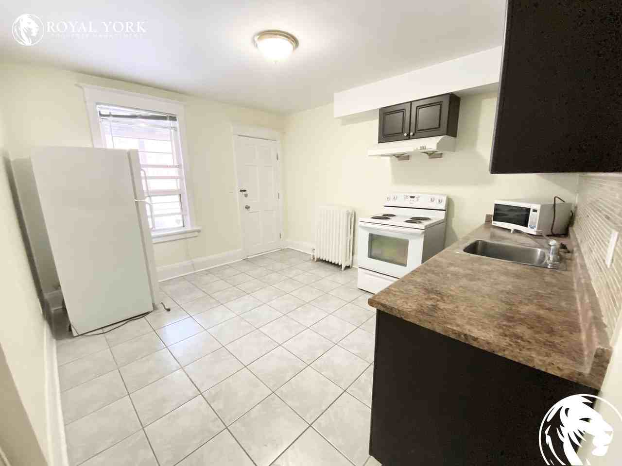 874 Danforth Ave #1 - Photo 3 of 21