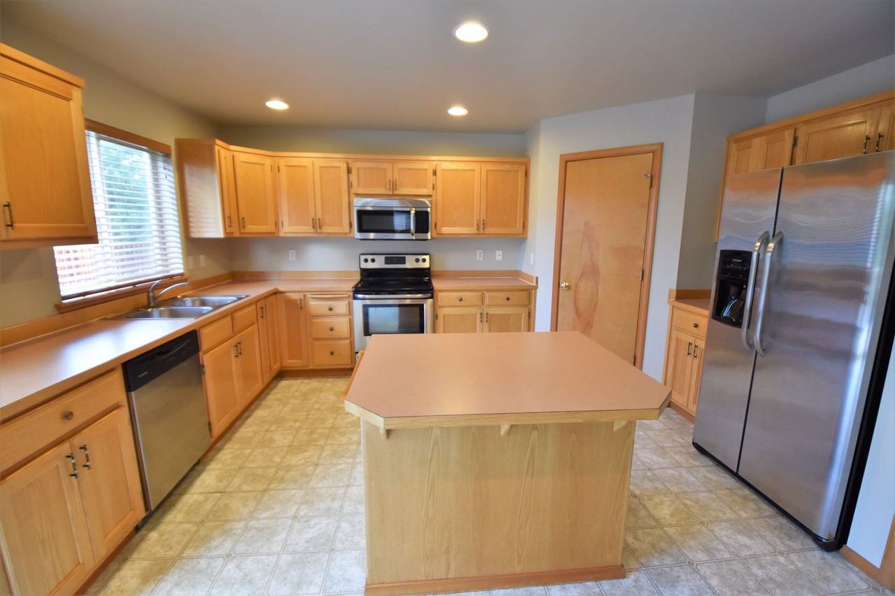 5404 80th Ave Ne - Photo 3 of 16