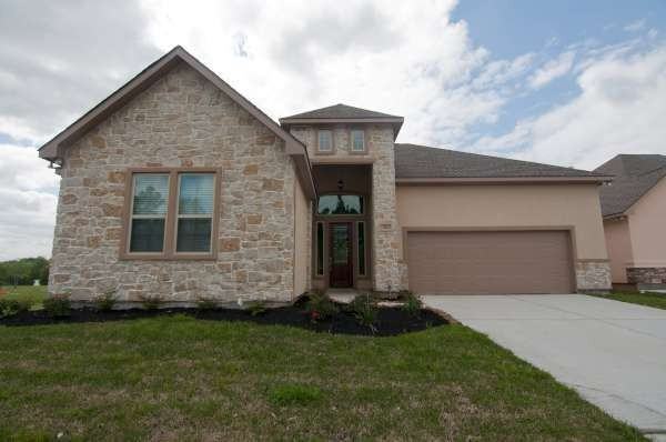 28 Wyndemere Dr - Photo 3 of 46