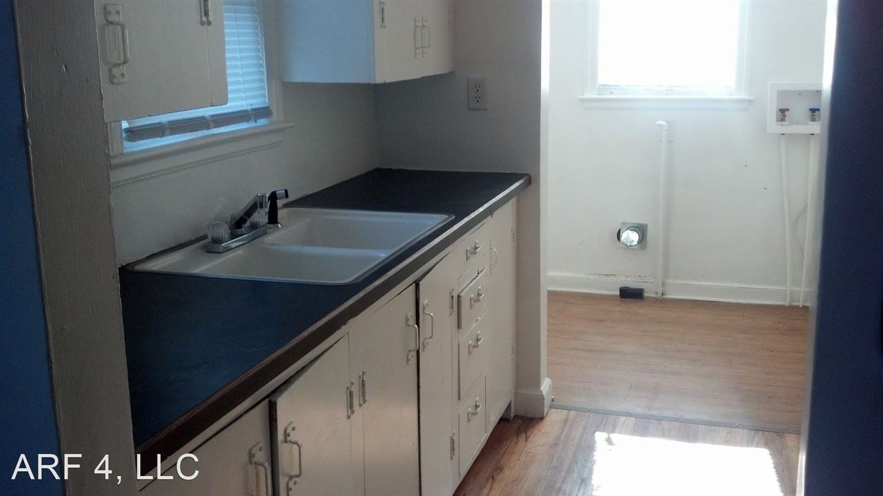 1705 S Ash Ave - Photo 2 of 9