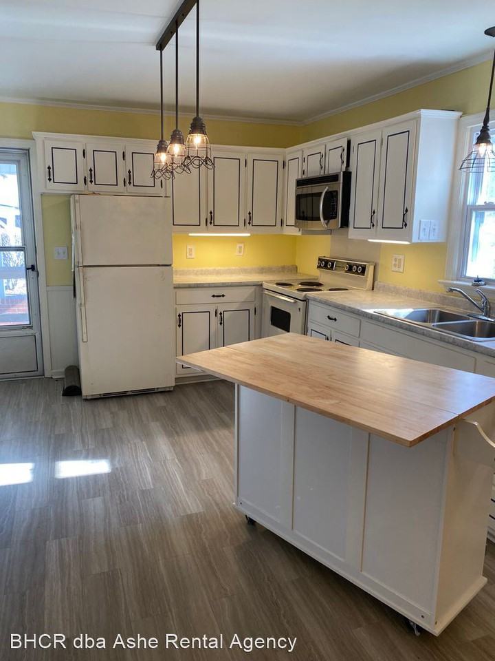 110 Beacon Dr - Photo 3 of 13