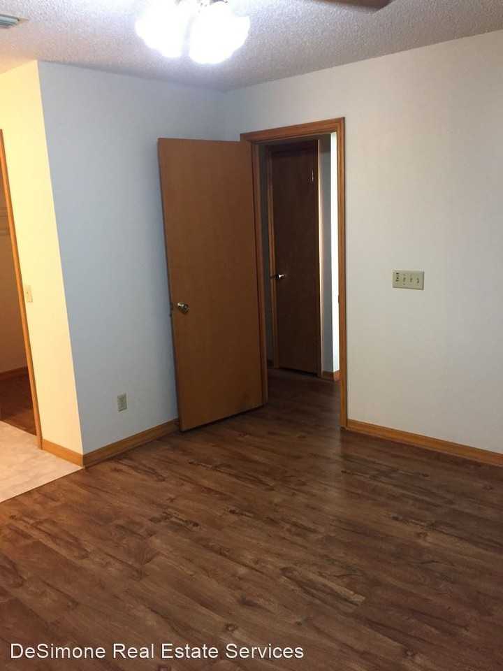 5241 Ne 29th St - Photo 3 of 11