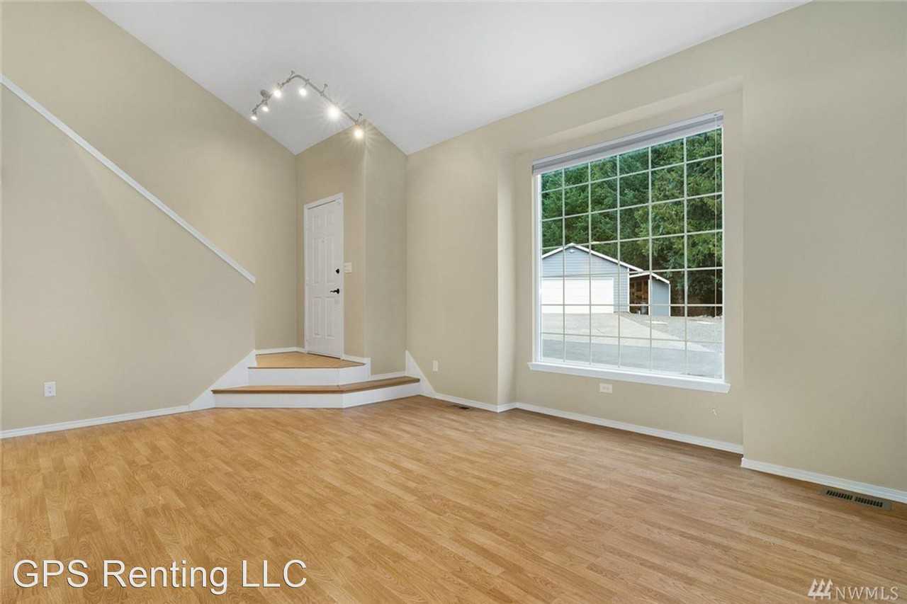 10717 7th Ave Se - Photo 2 of 19