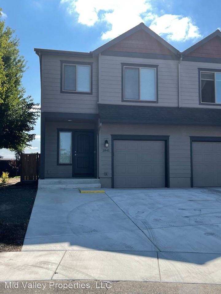 2841, 2843, 2845 Raleigh Ct. SE - Photo 2 of 15