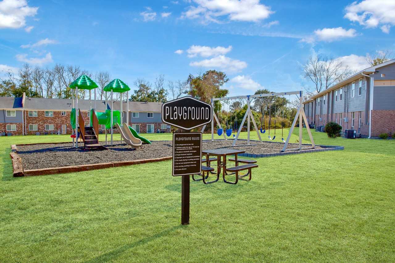 2800 Capital Square Apartments. - Photo 6 of 33