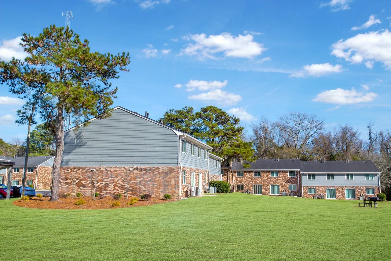 2800 Capital Square Apartments. - Photo 4 of 33