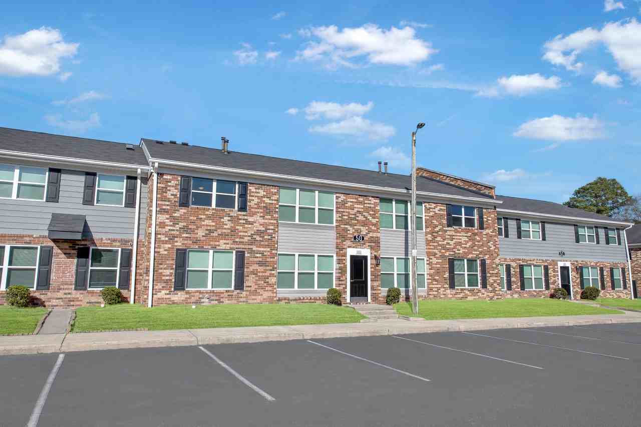 2800 Capital Square Apartments. - Photo 2 of 33