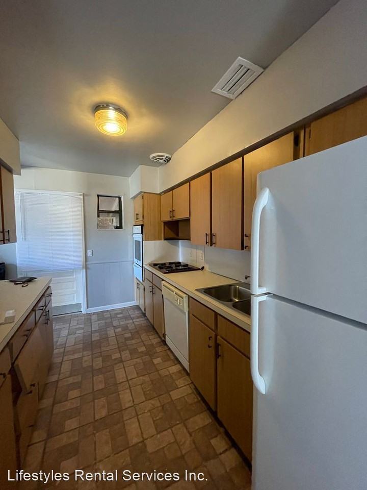 8952 Castle Blvd - Photo 3 of 20