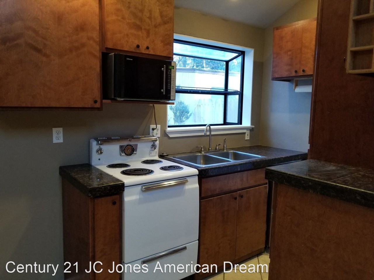 236 Robert Ave - Photo 2 of 6
