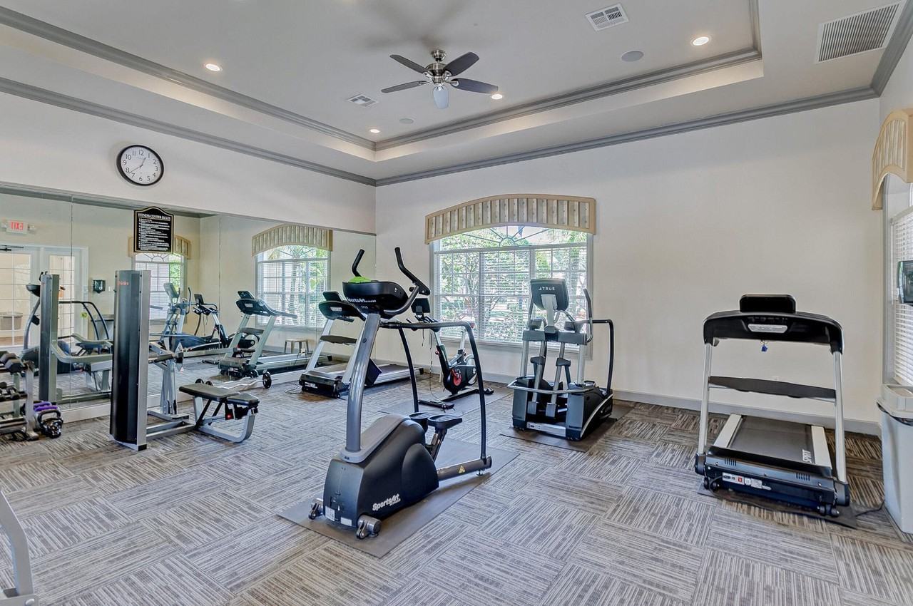 9303 Myrtlewood Cir W - Photo 2 of 4