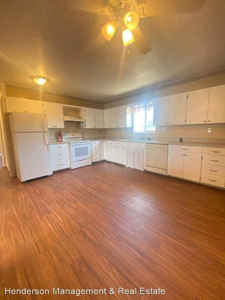 340 W Park Ave - Photo 2 of 19