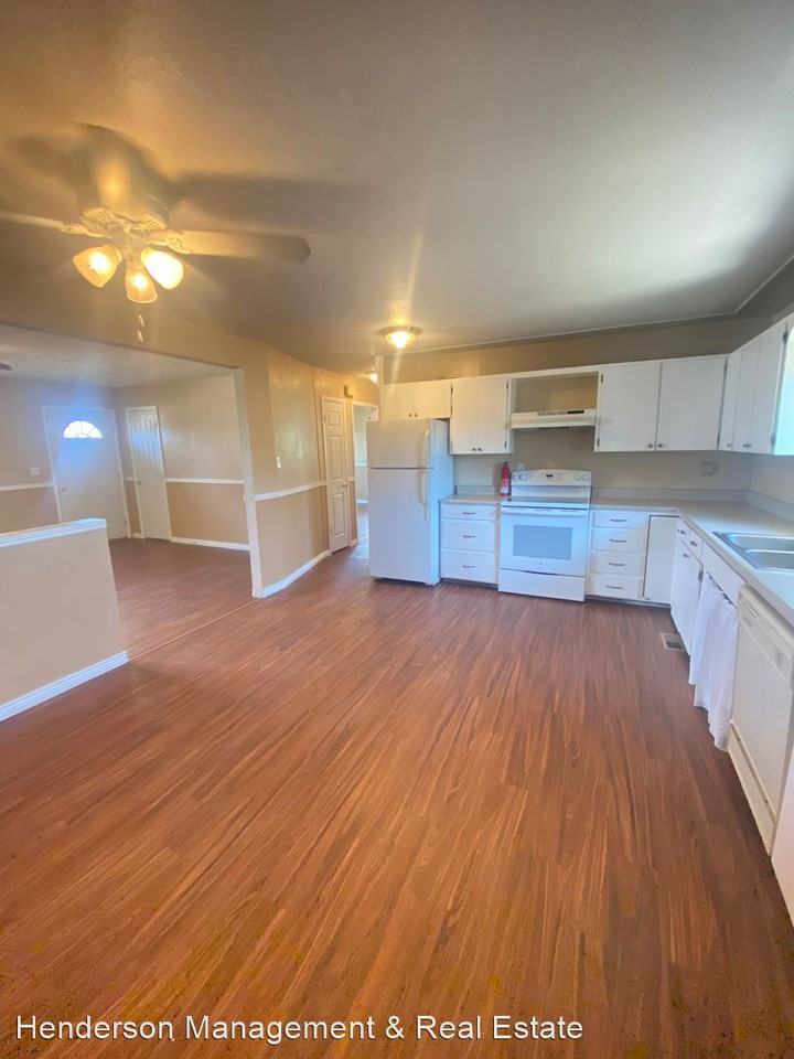 340 W Park Ave - Photo 3 of 19