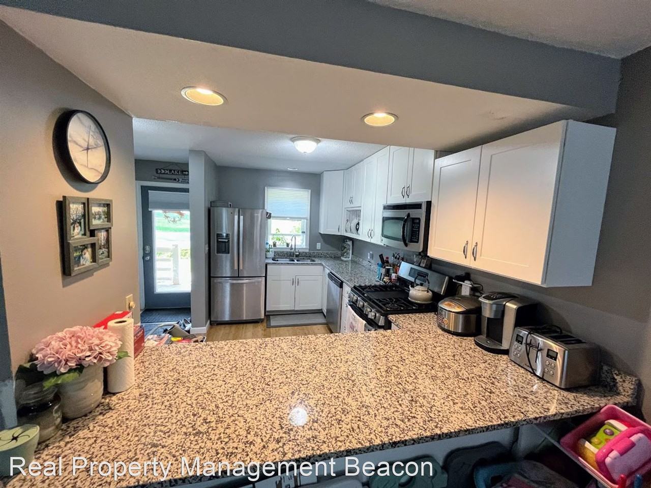 5 5 Turner Place - 5 Turner Place #322 - Photo 2 of 15