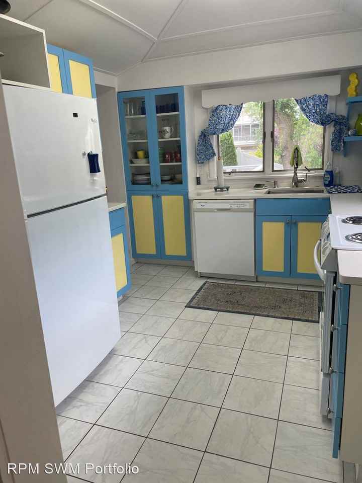 102 N Pier St - Photo 3 of 21