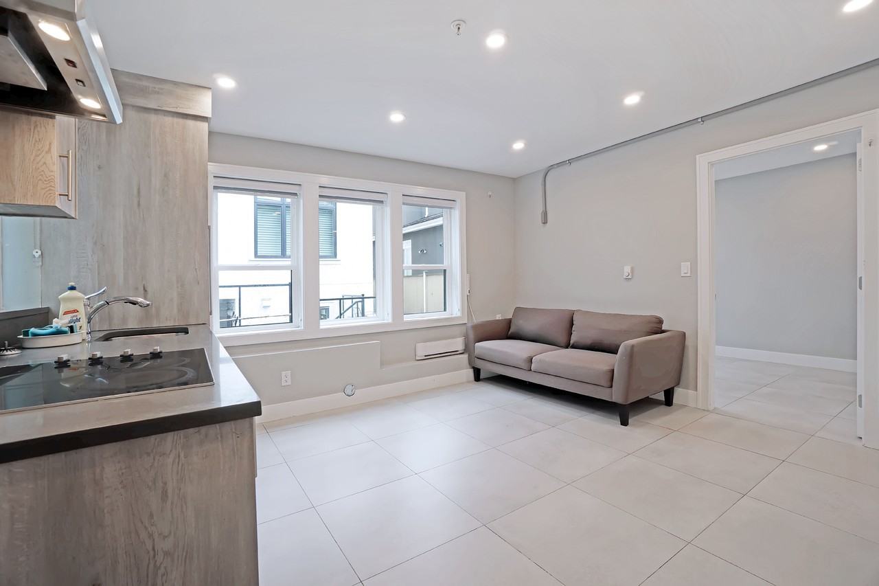 2828 East 51st Avenue - Photo 3 of 18