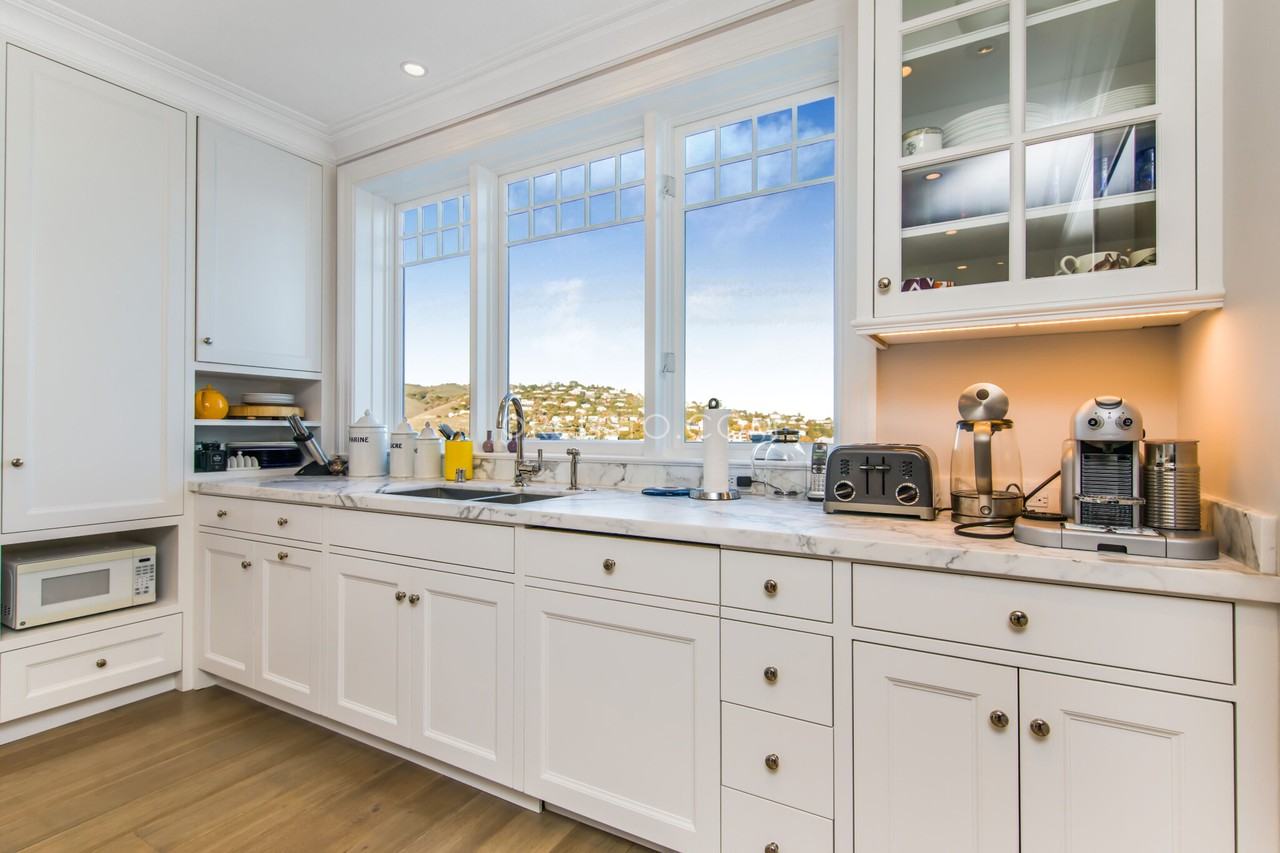 260 Bayview Ave - Photo 3 of 32