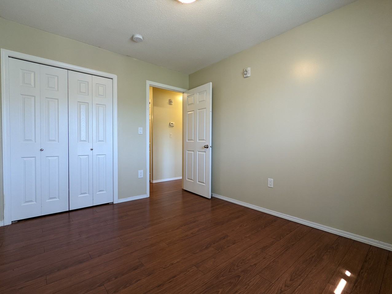 Regina Court Apartments - Photo 3 of 10