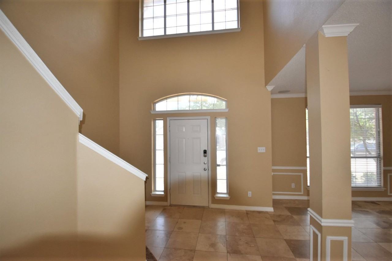 5708 Rockport Ln - Photo 3 of 29