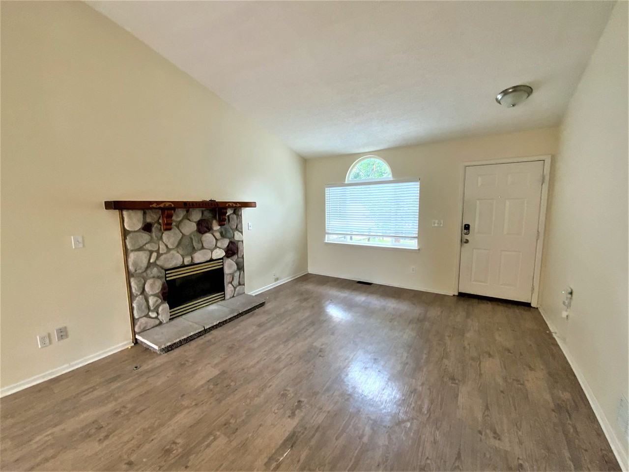 12968 Grove Way - Photo 2 of 12